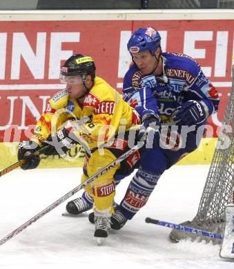 EBEL. Eishockey Bundesliga. EC Pasut VSV gegen EV Vienna Capitals. STEWART Michael (VSV), ROTTER Rafael (Capitals). Villach, am 21.11.2008.
Foto: Kuess

---
pressefotos, pressefotografie, kuess, qs, qspictures, sport, bild, bilder, bilddatenbank