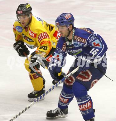 EBEL. Eishockey Bundesliga. EC Pasut VSV gegen EV Vienna Capitals. CAVANAUGH Dan (VSV), BJORNLIE Dan (Capitals). Villach, am 21.11.2008.
Foto: Kuess

---
pressefotos, pressefotografie, kuess, qs, qspictures, sport, bild, bilder, bilddatenbank