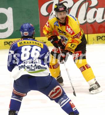 EBEL. Eishockey Bundesliga. EC Pasut VSV gegen EV Vienna Capitals. FERLAND Jonathan (VSV), LEBEAU Patrick (Capitals). Villach, am 21.11.2008.
Foto: Kuess

---
pressefotos, pressefotografie, kuess, qs, qspictures, sport, bild, bilder, bilddatenbank