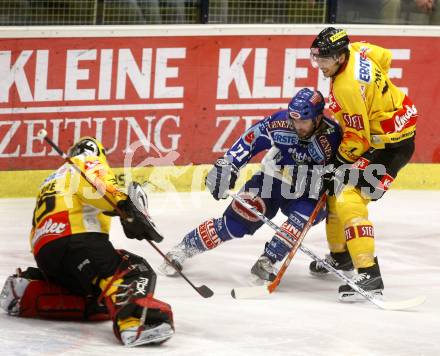 EBEL. Eishockey Bundesliga. EC Pasut VSV gegen EV Vienna Capitals. PETRIK Nicolas (VSV), LABBE Jean-Francois, LYNCH Douglas (Capitals). Villach, am 21.11.2008.
Foto: Kuess 
Foto: Kuess

---
pressefotos, pressefotografie, kuess, qs, qspictures, sport, bild, bilder, bilddatenbank