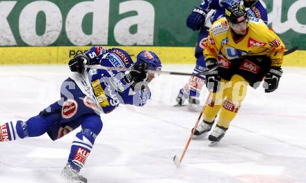 EBEL. Eishockey Bundesliga. EC Pasut VSV gegen EV Vienna Capitals. RAFFL Thomas (VSV), LYNCH Douglas (Capitals). Villach, am 21.11.2008.
Foto: Kuess

---
pressefotos, pressefotografie, kuess, qs, qspictures, sport, bild, bilder, bilddatenbank