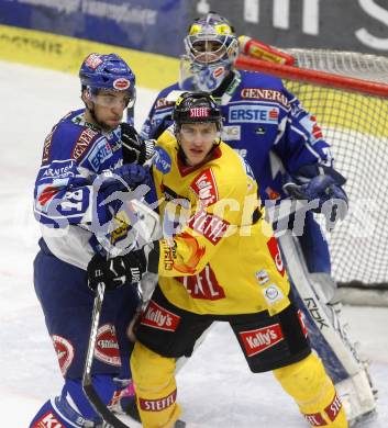 EBEL. Eishockey Bundesliga. EC Pasut VSV gegen EV Vienna Capitals. PROHASKA Gert, ORAZE Martin  (VSV), DIVIS Raimund (Capitals). Villach, am 21.11.2008.
Foto: Kuess

---
pressefotos, pressefotografie, kuess, qs, qspictures, sport, bild, bilder, bilddatenbank