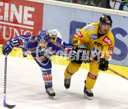 EBEL. Eishockey Bundesliga. EC Pasut VSV gegen EV Vienna Capitals. TOFF Nico (VSV), BJORNLIE Dan (Capitals). Villach, am 21.11.2008.
Foto: Kuess

---
pressefotos, pressefotografie, kuess, qs, qspictures, sport, bild, bilder, bilddatenbank