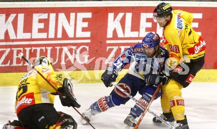 EBEL. Eishockey Bundesliga. EC Pasut VSV gegen EV Vienna Capitals. PETRIK Nicolas (VSV), LABBE Jean-Francois, LYNCH Douglas (Capitals). Villach, am 21.11.2008.
Foto: Kuess 


---
pressefotos, pressefotografie, kuess, qs, qspictures, sport, bild, bilder, bilddatenbank