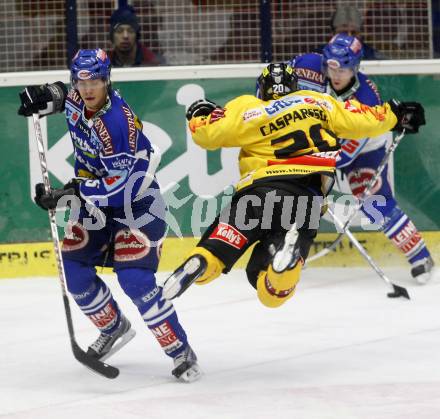 EBEL. Eishockey Bundesliga. EC Pasut VSV gegen EV Vienna Capitals. RAFFL Thomas (VSV), CASPARSSON Peter (Capitals). Villach, am 21.11.2008.
Foto: Kuess

---
pressefotos, pressefotografie, kuess, qs, qspictures, sport, bild, bilder, bilddatenbank