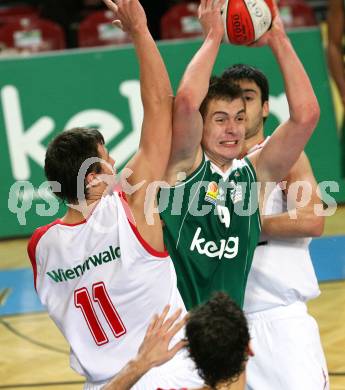 Basketball Bundesliga. Kelag Woerthersee Piraten gegen Traiskirchen Lions. Rasid Mahalbasic (Piraten) Dzmitry Paliashchuk (Traiskirchen). Klagenfurt, am 24.11.2008.
Foto: Nadja Kuess
---
pressefotos, pressefotografie, kuess, qs, qspictures, sport, bild, bilder, bilddatenbank