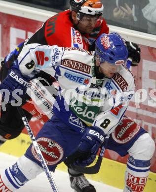 EBEL. Eishockey Bundesliga. EC Pasut VSV gegen HC TWK Innsbruck "Die Haie". Roland Kaspitz,  (VSV), Rich Brennan (Innsbruck). Villach, am 25.11.2008.
Foto: Kuess 

---
pressefotos, pressefotografie, kuess, qs, qspictures, sport, bild, bilder, bilddatenbank