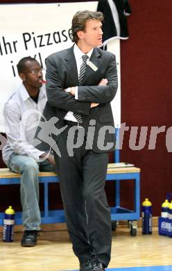 Basketball Bundesliga. Kelag Woerthersee Piraten gegen Traiskirchen Lions. Trainer Matthias Fischer (Piraten). Klagenfurt, am 24.11.2008.
Foto: Nadja Kuess 

---
pressefotos, pressefotografie, kuess, qs, qspictures, sport, bild, bilder, bilddatenbank