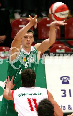 Basketball Bundesliga. Kelag Woerthersee Piraten gegen Traiskirchen Lions. Selmir Husanovic (Piraten). Klagenfurt, am 24.11.2008.
Basketball Bundesliga.
Foto: Nadja Kuess

---
pressefotos, pressefotografie, kuess, qs, qspictures, sport, bild, bilder, bilddatenbank