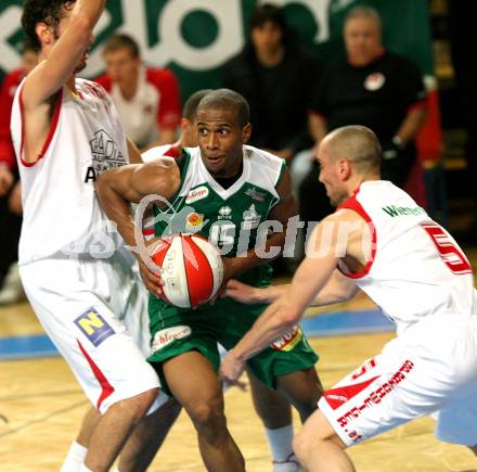 Basketball Bundesliga. Kelag Woerthersee Piraten gegen Traiskirchen Lions. Tim Burnette (Piraten). Klagenfurt, am 24.11.2008.
Foto: Nadja Kuess

---
pressefotos, pressefotografie, kuess, qs, qspictures, sport, bild, bilder, bilddatenbank