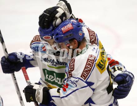 EBEL. Eishockey Bundesliga. EC Pasut VSV gegen HC TWK Innsbruck "Die Haie".Torjubel Mickey Elick, Martin Oraze. Villach, am 25.11.2008.
Foto: Kuess 

---
pressefotos, pressefotografie, kuess, qs, qspictures, sport, bild, bilder, bilddatenbank