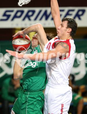 Basketball Bundesliga. Woerthersee Piraten gegen Traiskirchen Lions. Andreas Kuttnig (Piraten), Dzmitry Paliashchuk (Traiskirchen). Klagenfurt, am 24.11.2008.
Foto: Nadja Kuess
---
pressefotos, pressefotografie, kuess, qs, qspictures, sport, bild, bilder, bilddatenbank