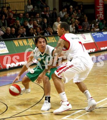 Basketball Bundesliga. Kelag Woerthersee Piraten gegen Traiskirchen Lions. Andreas Kuttnig (Piraten), Deven Anthony Mitchell (Traiskirchen). Klagenfurt, am 24.11.2008.
Foto: Kuess 

---
pressefotos, pressefotografie, kuess, qs, qspictures, sport, bild, bilder, bilddatenbank