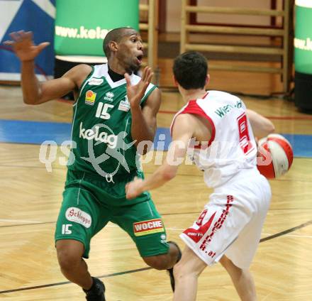 Basketball Bundesliga. Kelag Woerthersee Piraten gegen Traiskirchen Lions. Tim Burnette (Piraten) Benedikt Danek (Traiskirchen). Klagenfurt, am 24.11.2008.
Foto: Nadja Kuess

---
pressefotos, pressefotografie, kuess, qs, qspictures, sport, bild, bilder, bilddatenbank