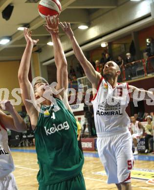 Basketball Bundesliga. Kelag Woerthersee Piraten gegen Traiskirchen Lions. Rasid Mahalbasic (Piraten), David Geisler (Traiskirchen). Klagenfurt, am 24.11.2008.
Foto: Kuess 

---
pressefotos, pressefotografie, kuess, qs, qspictures, sport, bild, bilder, bilddatenbank