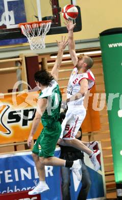 Basketball Bundesliga. Kelag Woerthersee Piraten gegen Traiskirchen Lions. Andreas Kuttnig (Piraten) David Geisler (Traiskirchen). Klagenfurt, am 24.11.2008.
Foto: Nadja Kuess

---
pressefotos, pressefotografie, kuess, qs, qspictures, sport, bild, bilder, bilddatenbank