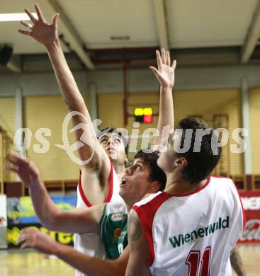 Basketball Bundesliga. Kelag Woerthersee Piraten gegen Traiskirchen Lions. Erik Rhinehart (Piraten), Dzmitry Paliashchuk (Traiskirchen). Klagenfurt, am 24.11.2008.
Foto: Kuess 

---
pressefotos, pressefotografie, kuess, qs, qspictures, sport, bild, bilder, bilddatenbank