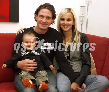 Kickboxen. Sussitz Bernhard mit Familie. Klagenfurt, 21.11.2008.
Foto: Kuess
---
pressefotos, pressefotografie, kuess, qs, qspictures, sport, bild, bilder, bilddatenbank