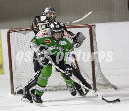 Eishockey. CHL Ost. VST Adler Wild Voelkermarkt gegen USC Velden. Benjamin Reichart (Voelkermarkt), Markus Schmarl (Velden). Voelkermarkt, 29.11.2008
Foto: Kuess
---
pressefotos, pressefotografie, kuess, qs, qspictures, sport, bild, bilder, bilddatenbank