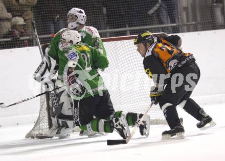 Eishockey. CHL Ost. VST Adler Wild Voelkermarkt gegen USC Velden. Manuel Pernutsch, Wolfgang Lassnig (Voelkermarkt), Stefan Pruckler (Velden). Voelkermarkt, 29.11.2008
Foto: Kuess
---
pressefotos, pressefotografie, kuess, qs, qspictures, sport, bild, bilder, bilddatenbank