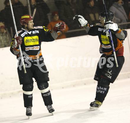 Eishockey. CHL Ost. VST Adler Wild Voelkermarkt gegen USC Velden. Torjubel Grega Por, Johannes Santner (Velden). Voelkermarkt, 29.11.2008
Foto: Kuess
---
pressefotos, pressefotografie, kuess, qs, qspictures, sport, bild, bilder, bilddatenbank