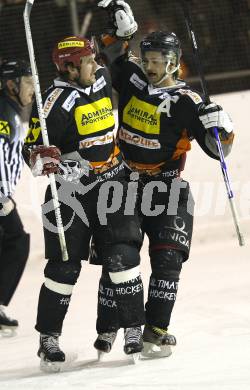 Eishockey. CHL Ost. VST Adler Wild Voelkermarkt gegen USC Velden. Torjubel Grega Por, Johannes Santner (Velden). Voelkermarkt, 29.11.2008
Foto: Kuess
---
pressefotos, pressefotografie, kuess, qs, qspictures, sport, bild, bilder, bilddatenbank