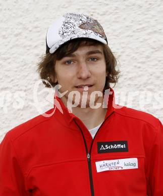 Kaernten Sport. Package Übergabe. Johann Stefaner (Snowboard). Forstsee, am 21.11.2008.
Foto: Kuess
---
pressefotos, pressefotografie, kuess, qs, qspictures, sport, bild, bilder, bilddatenbank