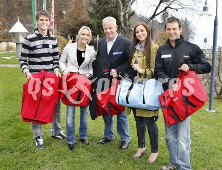 Kaernten Sport. Package Übergabe. Niko Nico Resch, Jasmin Ouschan,  Landessportdirektor Reinhard Tellian, Laura Friedl, Christian Schatz. 
Forstsee, am 21.11.2008.
Foto: Kuess
---
pressefotos, pressefotografie, kuess, qs, qspictures, sport, bild, bilder, bilddatenbank