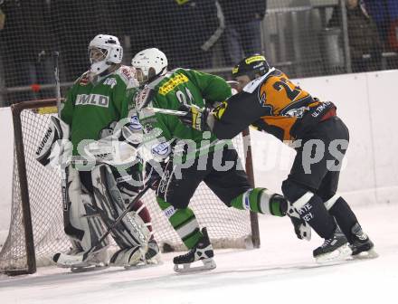 Eishockey. CHL Ost. VST Adler Wild Voelkermarkt gegen USC Velden. Manuel Pernutsch, Wolfgang Lassnig (Voelkermarkt), Stefan Pruckler (Velden). Voelkermarkt, 29.11.2008
Foto: Kuess
---
pressefotos, pressefotografie, kuess, qs, qspictures, sport, bild, bilder, bilddatenbank