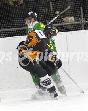 Eishockey. CHL Ost. VST Adler Wild Voelkermarkt gegen USC Velden. Rene Lipusch (Voelkermarkt), Daniel Ambrosch (Velden). Voelkermarkt, 29.11.2008
Foto: Kuess
---
pressefotos, pressefotografie, kuess, qs, qspictures, sport, bild, bilder, bilddatenbank