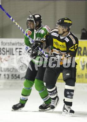 Eishockey. CHL Ost. VST Adler Wild Voelkermarkt gegen USC Velden. Benjamin Reichart (Voelkermarkt), Thomas Schellander (Velden). Voelkermarkt, 29.11.2008
Foto: Kuess
---
pressefotos, pressefotografie, kuess, qs, qspictures, sport, bild, bilder, bilddatenbank