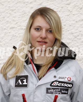 Kaernten Sport. Package Übergabe. Victoria Stefaner (Snowboard). 
Forstsee, am 21.11.2008.
Foto: Kuess
---
pressefotos, pressefotografie, kuess, qs, qspictures, sport, bild, bilder, bilddatenbank