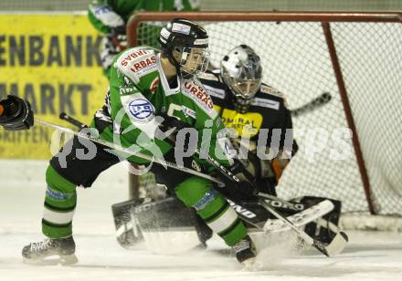 Eishockey. CHL Ost. VST Adler Wild Voelkermarkt gegen USC Velden. Gilbert Moser (Voelkermarkt), Markus Schmarl (Velden). Voelkermarkt, 29.11.2008
Foto: Kuess
---
pressefotos, pressefotografie, kuess, qs, qspictures, sport, bild, bilder, bilddatenbank