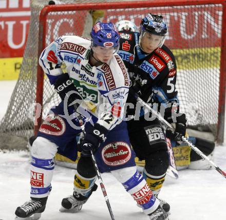 EBEL. Eishockey Bundesliga. EC Pasut VSV gegen EHC LIWEST Linz. Michael Raffl, (VSV), Robert Lukas (Linz). Villach, am 30.11.2008.
Foto: Kuess 

---
pressefotos, pressefotografie, kuess, qs, qspictures, sport, bild, bilder, bilddatenbank