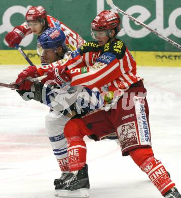 EBEL. Eishockey Bundesliga. EC Pasut VSV gegen EC KAC. Thomas Raffl (VSV), Paul Schellander (KAC). Villach, am 28.11.2008.
Foto: Kuess 
Foto: Kuess

---
pressefotos, pressefotografie, kuess, qs, qspictures, sport, bild, bilder, bilddatenbank