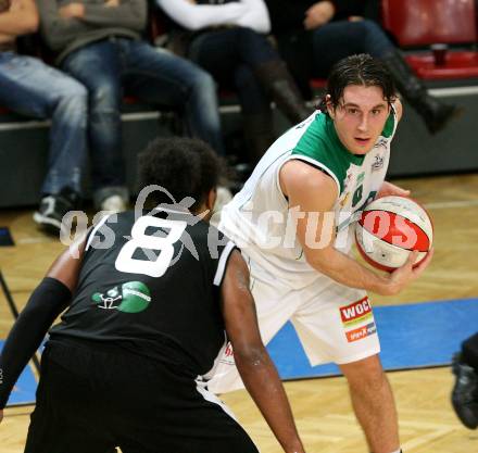 Basketball Bundesliga. Woerthersee Piraten gegen Guessing Knights.  Andreas Kuttnig (Piraten).  Klagenfurt, 7.12.2008
Foto: Nadja Kuess

---
pressefotos, pressefotografie, kuess, qs, qspictures, sport, bild, bilder, bilddatenbank