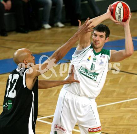 Basketball Bundesliga. Woerthersee Piraten gegen Guessing Knights.  Selmir Husanovic (Piraten).  Klagenfurt, 7.12.2008
Foto: Nadja Kuess

---
pressefotos, pressefotografie, kuess, qs, qspictures, sport, bild, bilder, bilddatenbank