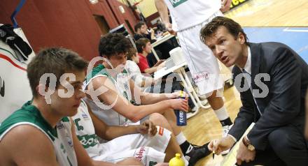 Basketball Bundesliga. Woerthersee Piraten gegen Guessing Knights.  Rasid Mahalbasic, Erik Rhinehart, Trainer Matthias Fischer (Piraten).  Klagenfurt, 7.12.2008
Foto: Kuess

---
pressefotos, pressefotografie, kuess, qs, qspictures, sport, bild, bilder, bilddatenbank