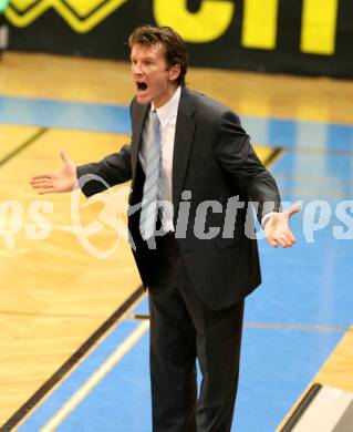 Basketball Bundesliga. Woerthersee Piraten gegen Guessing Knights.  Trainer Matthias Fischer (Piraten).  Klagenfurt, 7.12.2008
Foto: Nadja Kuess

---
pressefotos, pressefotografie, kuess, qs, qspictures, sport, bild, bilder, bilddatenbank