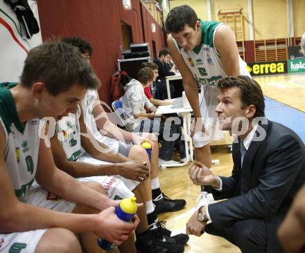 Basketball Bundesliga. Woerthersee Piraten gegen Guessing Knights.  Rasid Mahalbasic, Selmir Husanovic, Trainer Matthias Fischer (Piraten).  Klagenfurt, 7.12.2008
Foto: Kuess

---
pressefotos, pressefotografie, kuess, qs, qspictures, sport, bild, bilder, bilddatenbank