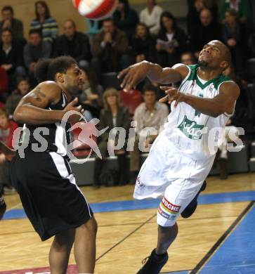 Basketball Bundesliga. Woerthersee Piraten gegen Guessing Knights.  Tim Burnette (Piraten), Jermaine Dontay Thomas (Guessing).  Klagenfurt, 7.12.2008
Foto: Kuess
---
pressefotos, pressefotografie, kuess, qs, qspictures, sport, bild, bilder, bilddatenbank