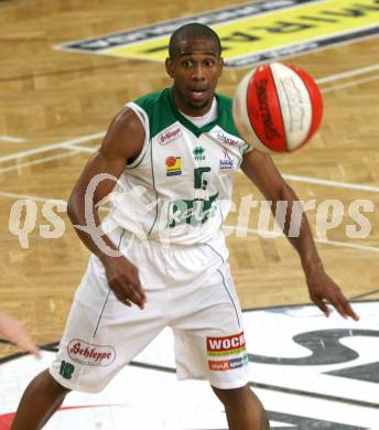 Basketball Bundesliga. Woerthersee Piraten gegen Guessing Knights.  Tim Burnette (Piraten).  Klagenfurt, 7.12.2008
Foto: Nadja Kuess


---
pressefotos, pressefotografie, kuess, qs, qspictures, sport, bild, bilder, bilddatenbank