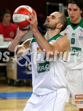 Basketball Bundesliga. Woerthersee Piraten gegen Guessing Knights. Joachim Buggelsheim (Piraten).  Klagenfurt, 7.12.2008
Foto: Nadja Kuess

---
pressefotos, pressefotografie, kuess, qs, qspictures, sport, bild, bilder, bilddatenbank