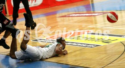 Basketball Bundesliga. Woerthersee Piraten gegen Guessing Knights. Tim Burnette (Piraten).  Klagenfurt, 7.12.2008
Foto: Nadja Kuess

---
pressefotos, pressefotografie, kuess, qs, qspictures, sport, bild, bilder, bilddatenbank