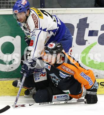 EBEL. Eishockey Bundesliga. EC Pasut VSV gegen Graz 99ers. Nikolas Petrik (VSV), Stefan Herzog (Graz). Villach, am 9.12.2008.
Foto: Nadja Kuess



---
pressefotos, pressefotografie, kuess, qs, qspictures, sport, bild, bilder, bilddatenbank