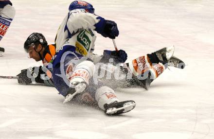 EBEL. Eishockey Bundesliga. EC Pasut VSV gegen Graz 99ers. Justin Mapletopft (VSV), Greg Day (Graz). Villach, am 9.12.2008.
Foto: Nadja Kuess



---
pressefotos, pressefotografie, kuess, qs, qspictures, sport, bild, bilder, bilddatenbank