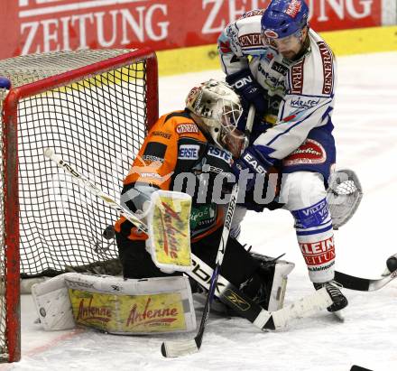 EBEL. Eishockey Bundesliga. EC Pasut VSV gegen Graz 99ers. Darell Scoville (VSV), Dov Grumet-Morris (Graz). Villach, am 9.12.2008.
Foto: Nadja Kuess



---
pressefotos, pressefotografie, kuess, qs, qspictures, sport, bild, bilder, bilddatenbank