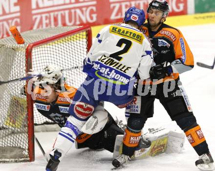 EBEL. Eishockey Bundesliga. EC Pasut VSV gegen Graz 99ers. Darell Scoville (VSV), Dov Grumet-Morris, Michael Stuart (Graz). Villach, am 9.12.2008.
Foto: Nadja Kuess



---
pressefotos, pressefotografie, kuess, qs, qspictures, sport, bild, bilder, bilddatenbank