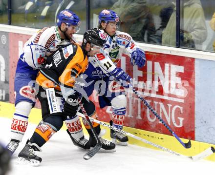 EBEL. Eishockey Bundesliga. EC Pasut VSV gegen Graz 99ers. Justin Mapletoft, Niko Nico Toff (VSV), Brett Motherwell (Graz). Villach, am 9.12.2008.
Foto: Nadja Kuess



---
pressefotos, pressefotografie, kuess, qs, qspictures, sport, bild, bilder, bilddatenbank