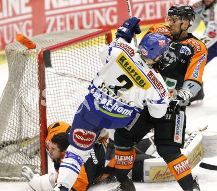 EBEL. Eishockey Bundesliga. EC Pasut VSV gegen Graz 99ers. Darell Scoville (VSV), Dov Grumet-Morris, Michael Stuart (Graz). Villach, am 9.12.2008.
Foto: Nadja Kuess



---
pressefotos, pressefotografie, kuess, qs, qspictures, sport, bild, bilder, bilddatenbank